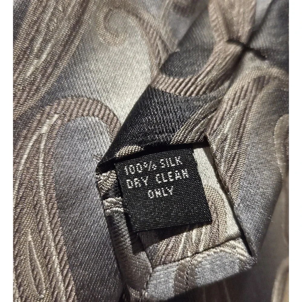 Pronto Uomo 100% Silk Designer Necktie Gray/Silver Paisley‎ EUC